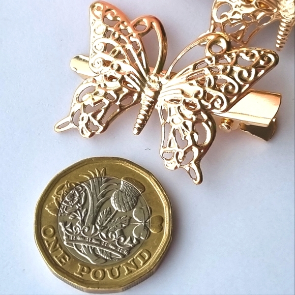 2 x Beautiful Gold Toned Butterfly Hair Clips ✨🦋 - Picture 6 of 7